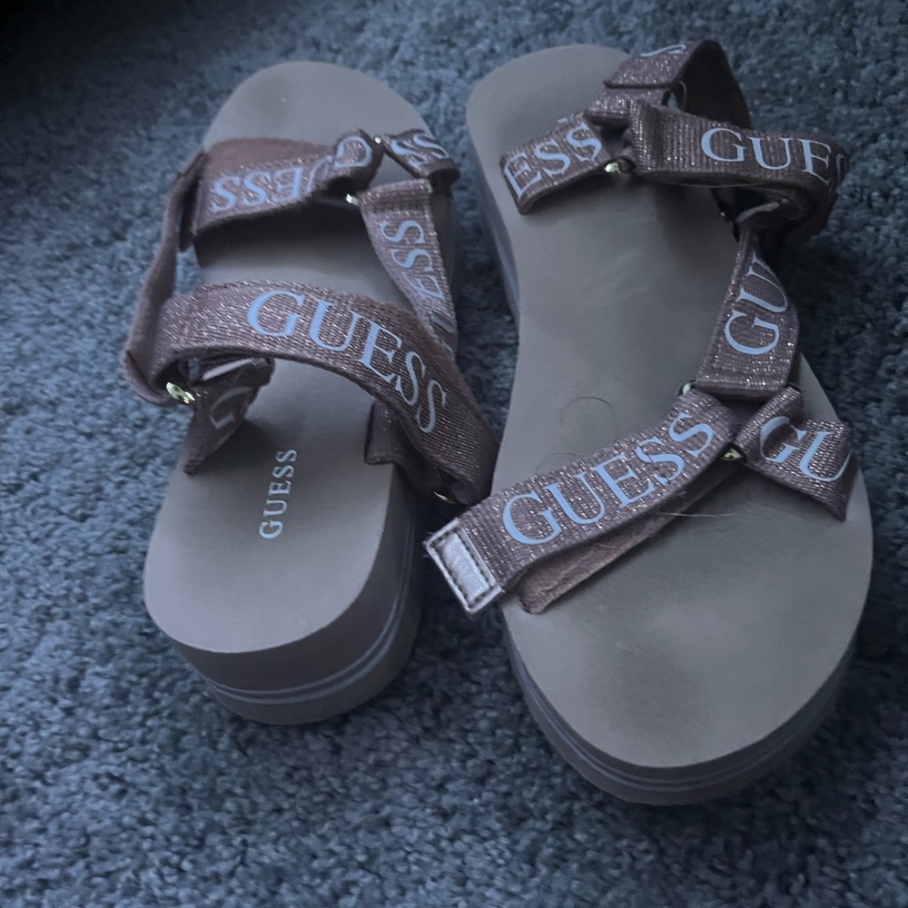 cute guess gold white and tan chunky sandal